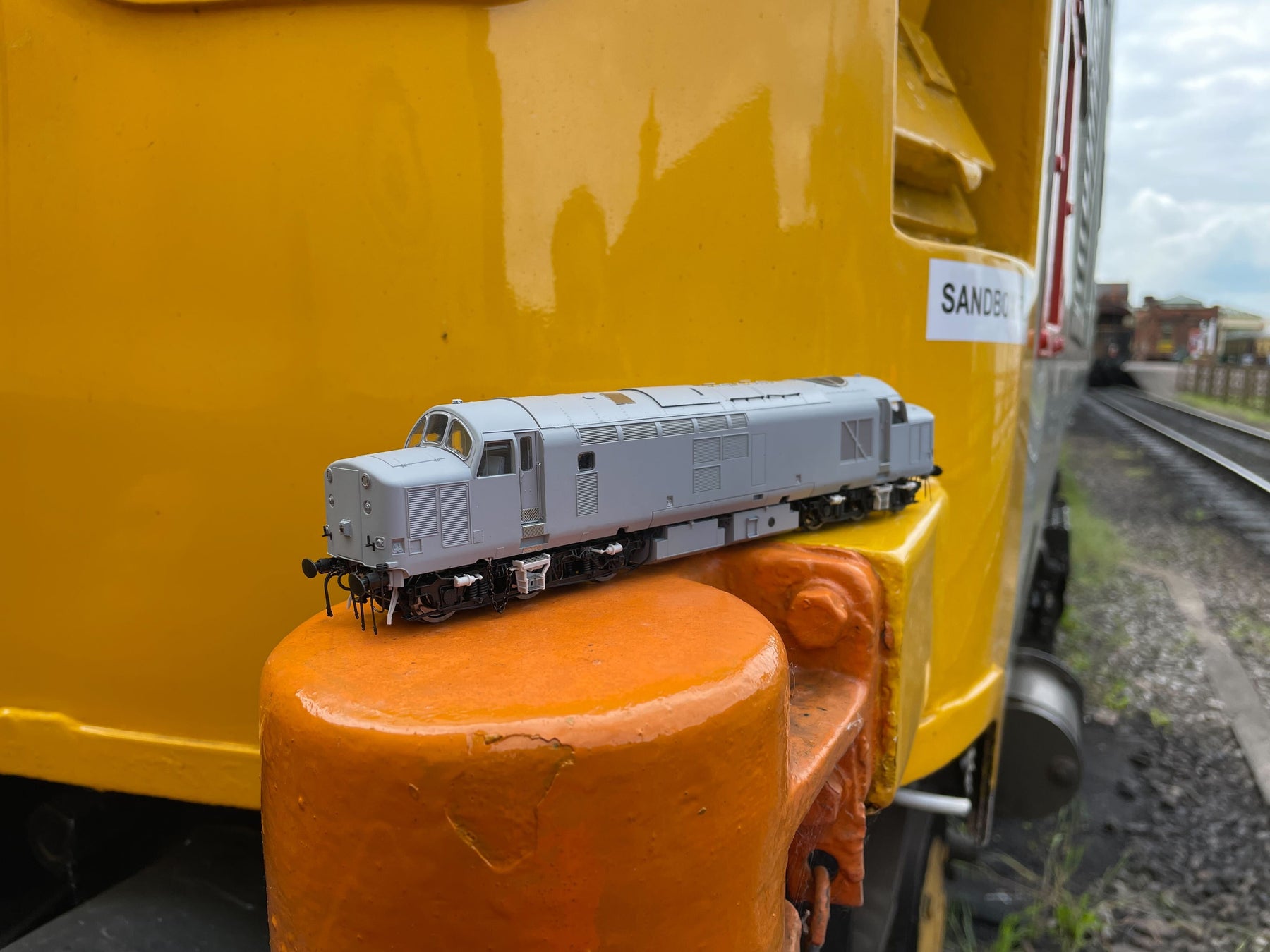 First Sample of Heavy Tractor Group Limited Edition Accurascale Class 37 Arrives And Shows Future Range Direction